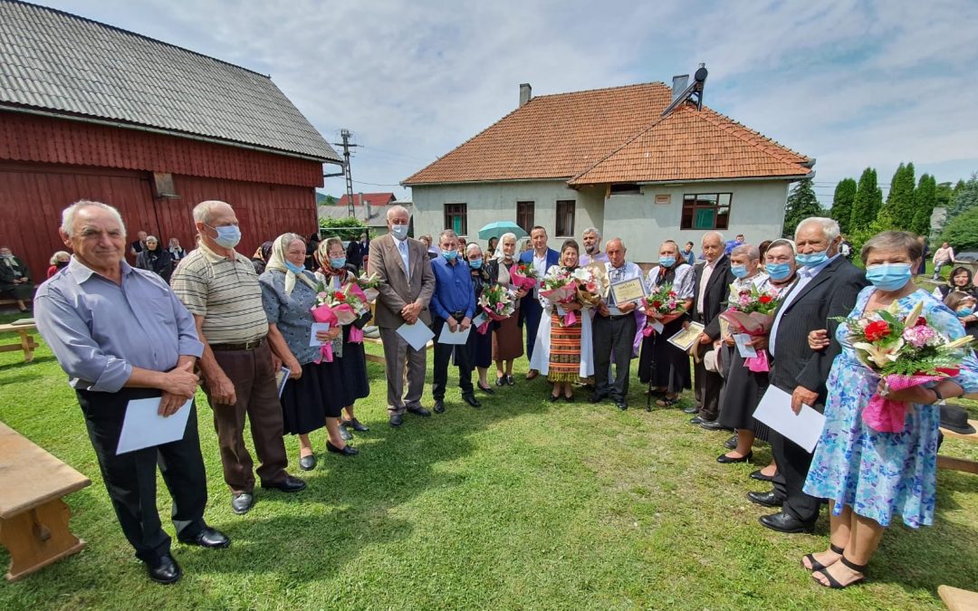Familiile care au împlinit 50 de ani de căsătorie au fost premiate